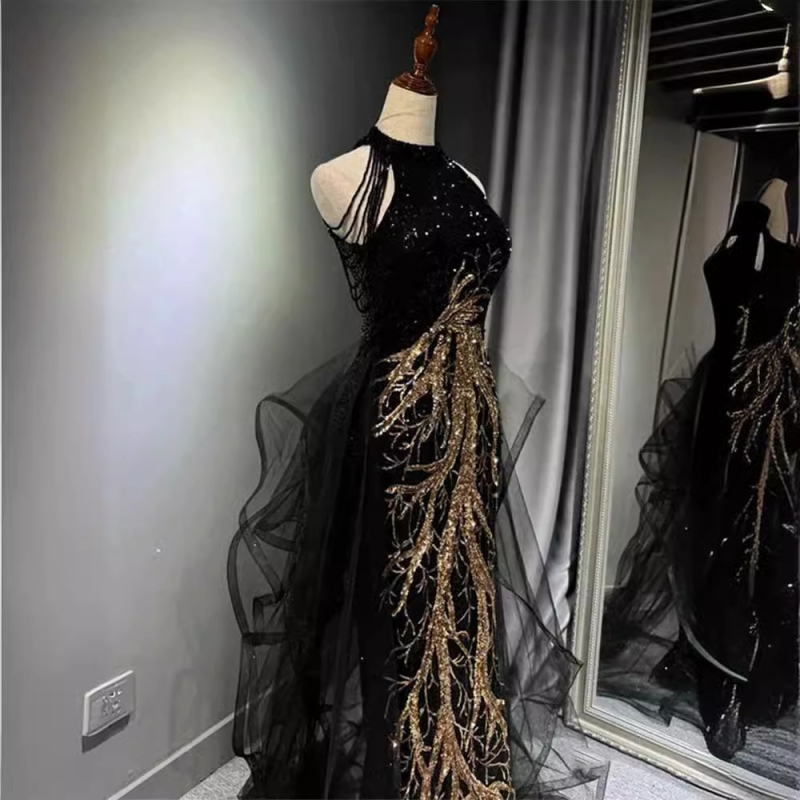 Nova crna večernja haljina s halter vratom, uska silueta, elegantan fishtail kroj, pogodna za vjenčanja u proljeće