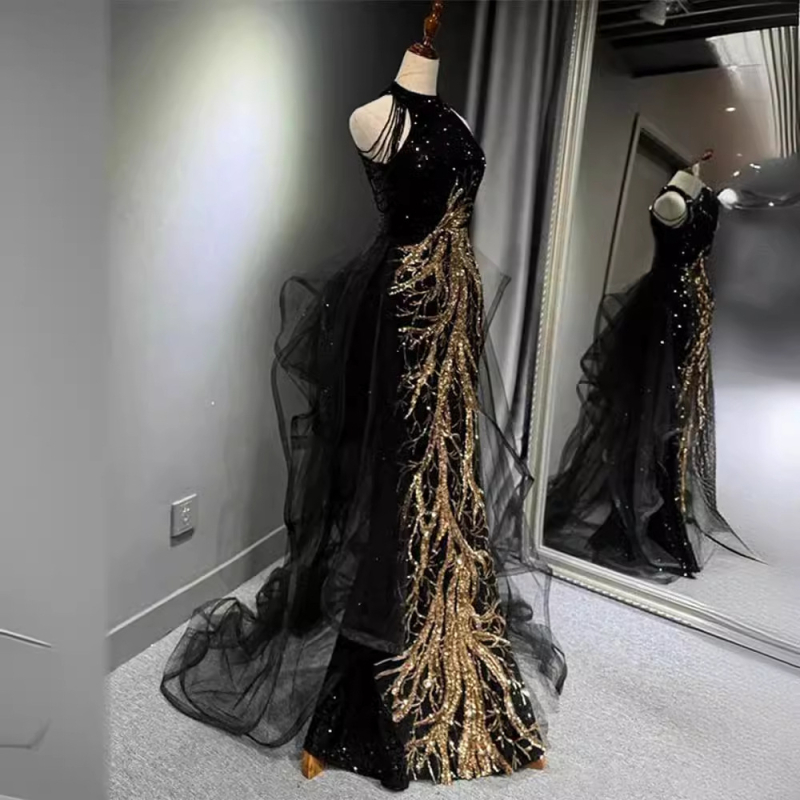 Nova crna večernja haljina s halter vratom, uska silueta, elegantan fishtail kroj, pogodna za vjenčanja u proljeće