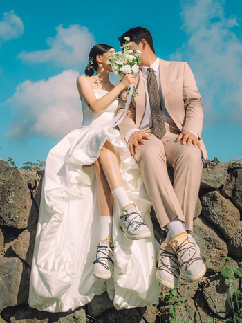 Korejski stil putnog fotografiranja – satenska haljina bez rukava, jednostavna i elegantna, kratka sprijeda, duga straga, Mori stil u studiju