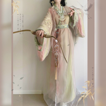 Hanfu komplet s bogatom izvezom, s preklopnim ovratnikom, dugim rukavima i dugom haljinom s ravnim krojem, za svakodnevno nošenje