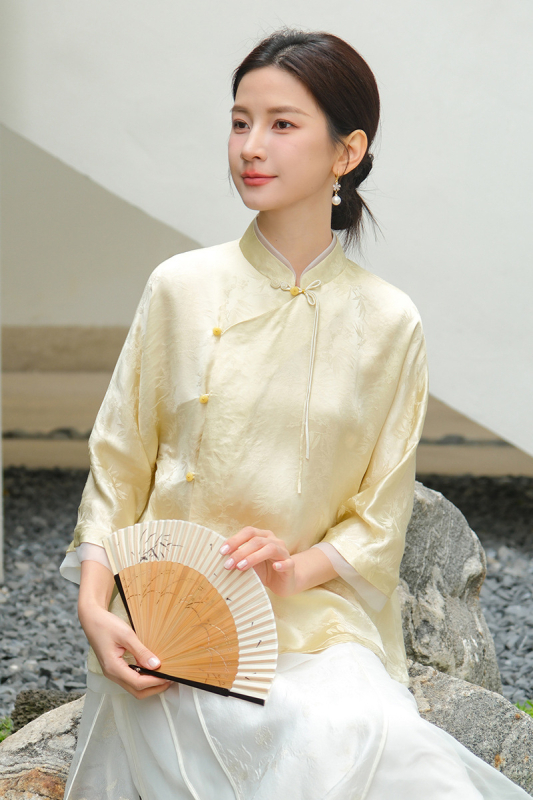 Qing shuzhai női kínai stílusú felső V-nyakkal és jacquard szövésű, Tang-kori ihletés, kézzel készített csomózós zárak
