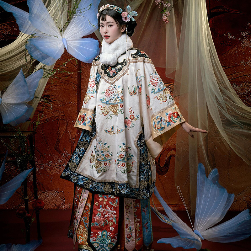 Hanfu inspirirani etnički tradicionalni kostim Jin trgovaca s teškim izvezenim printom, ženski komplet u Qing stilu s kaputom i suknjom s panelnim uzorkom