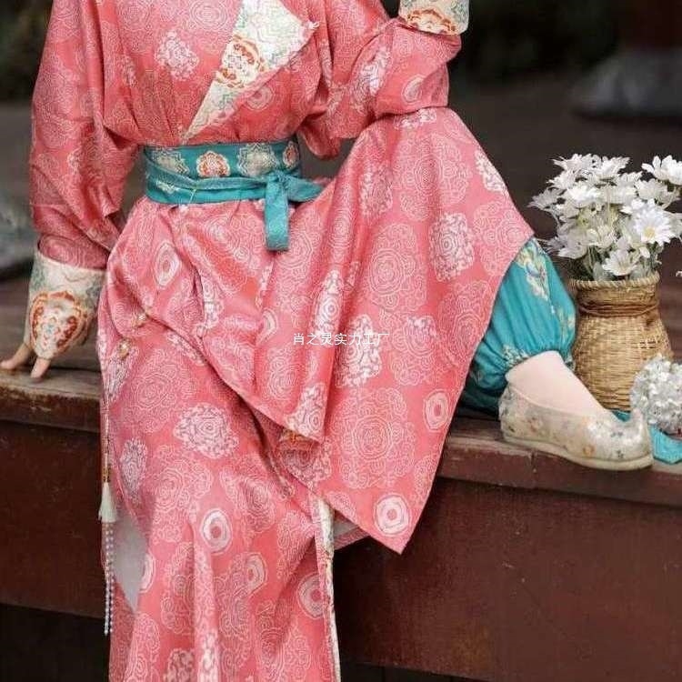 Tang stil: prozračan Hanfu s okruglim izrezom, lampion hlače, svakodnevni stil s otiscima, opuštena silueta, nadahnut dinastijom Han
