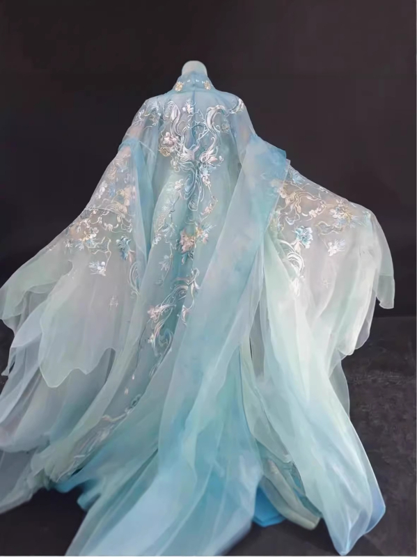 Hanfu set za proljeće/ljeto u Tang stilu s teškom izvezenom suknjom Hezi i izvezenim topom s širokim rukavima