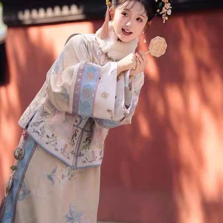 Hanfu stil izvezeni qipao prsluk s kontrastnim bojama, Ming stil zimski komplet kaput i suknja s preklopnim ovratnikom