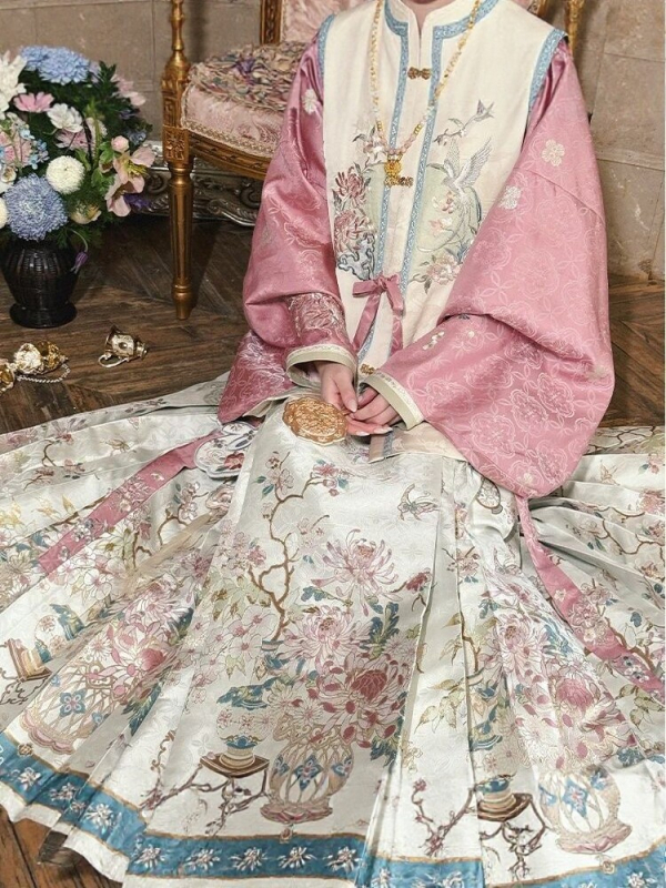 Ming stil Hanfu set za žene, suknja s prednjim panelom i kratka jakna s bogatom vezom, ružičasta, nadahnuto Tang dinastijom, prozračan izgled za proljeće i jesen