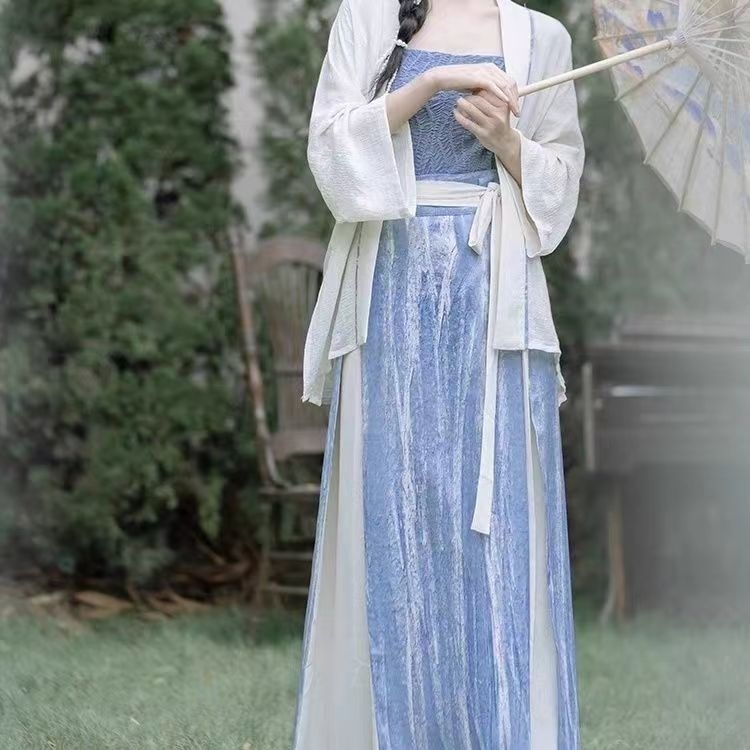 Trodjelni set inspiriran dinastijom Song, dnevni stil, kratka bluza s dvostrukim zatvaranjem i Han elementi, za žene