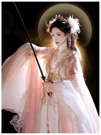 Ženski Hanfu, Tang stil do prsa, dnevna nosivost, bogato izvezen zlatnim detaljima, široki rukavi, wuxia/xianxia inspiracija