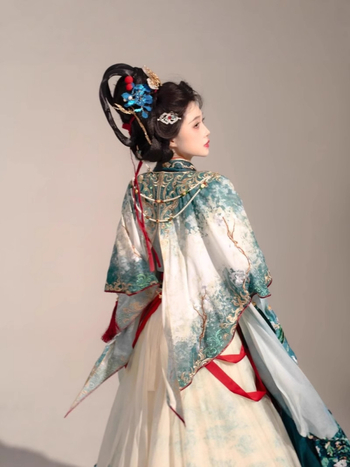 Hanfu ženski set s širokim rukavima, bogato izvezen, inspiriran dinastijama Wei i Jin, kostim vile