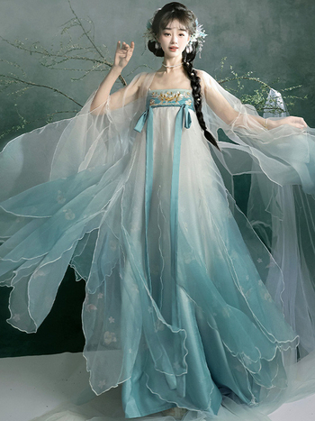 Hanfu inspirirani Tang stil top s razderanim širokim rukavima i suknja s cvjetnim listovima; eteričan izgled za proljeće i jesen.