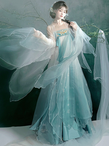 Hanfu inspirirani Tang stil top s razderanim širokim rukavima i suknja s cvjetnim listovima; eteričan izgled za proljeće i jesen.