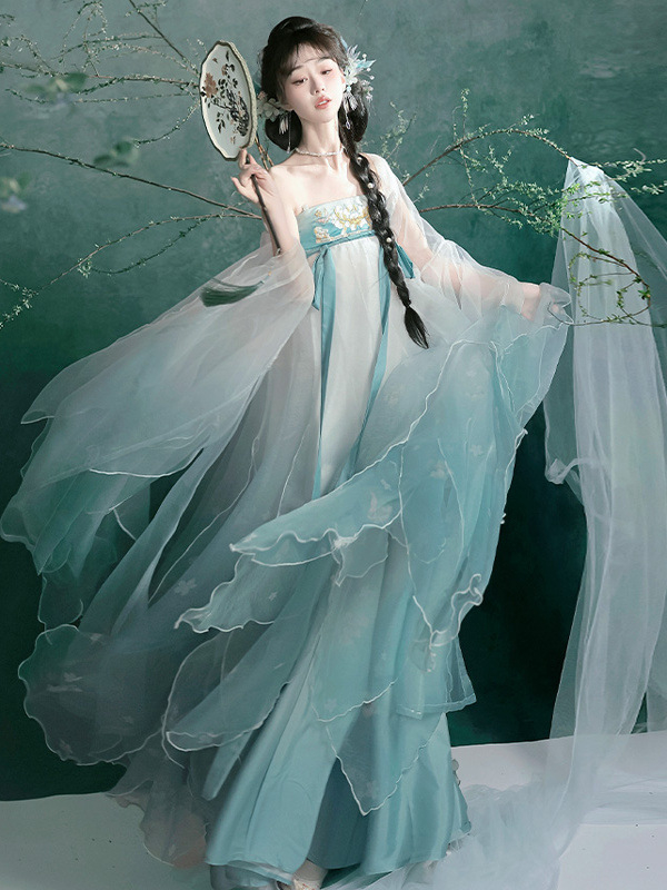 Hanfu inspirirani Tang stil top s razderanim širokim rukavima i suknja s cvjetnim listovima; eteričan izgled za proljeće i jesen.