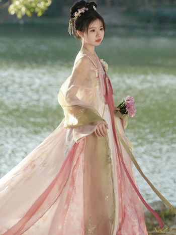 Ženski Hanfu set izvezen u Tang stilu, osmero-dijelni set, suknja do prsa i gornji dio s prednjim zatvaranjem