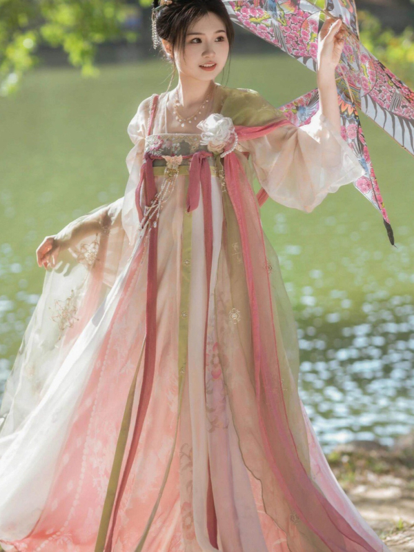 Ženski Hanfu set izvezen u Tang stilu, osmero-dijelni set, suknja do prsa i gornji dio s prednjim zatvaranjem