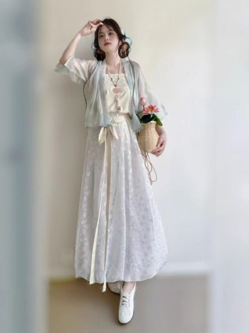 Hanfu White Moonlight – nadahnut dinastiijom Song, kratka bluza s naramenicama i hlače s cvjetnim printom za proljeće i ljeto