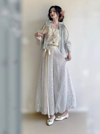 Hanfu White Moonlight – nadahnut dinastiijom Song, kratka bluza s naramenicama i hlače s cvjetnim printom za proljeće i ljeto