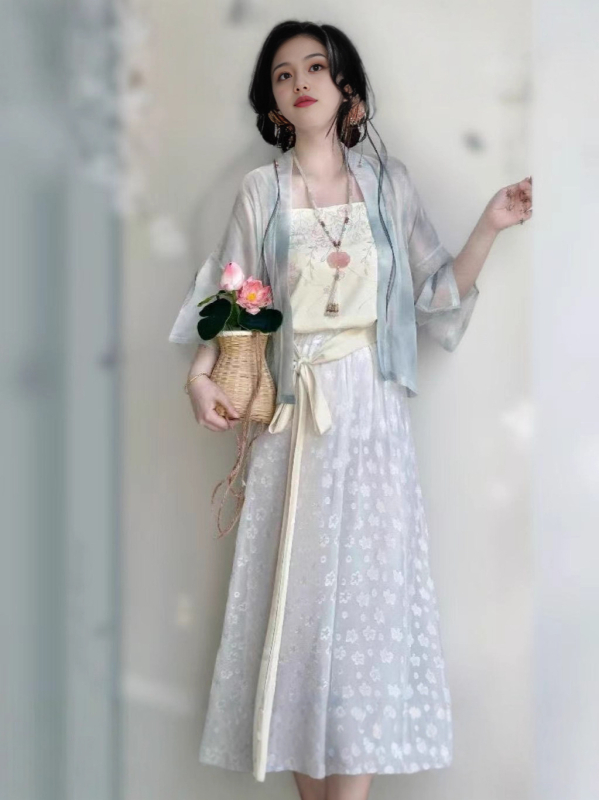 Hanfu White Moonlight – nadahnut dinastiijom Song, kratka bluza s naramenicama i hlače s cvjetnim printom za proljeće i ljeto