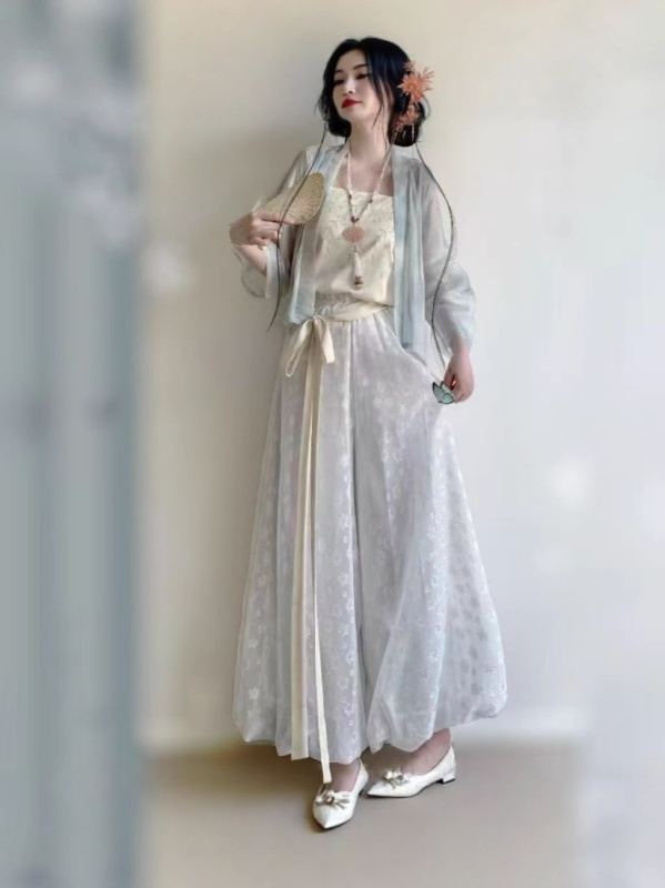 Hanfu White Moonlight – nadahnut dinastiijom Song, kratka bluza s naramenicama i hlače s cvjetnim printom za proljeće i ljeto