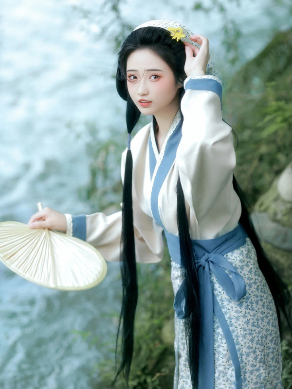 Hanfu u stilu dinastije Song za žene, svakodnevni drevni kostim, mala veličina, pastoralni cvjetni uzorak, djevojka koja bere čaj, model 2026