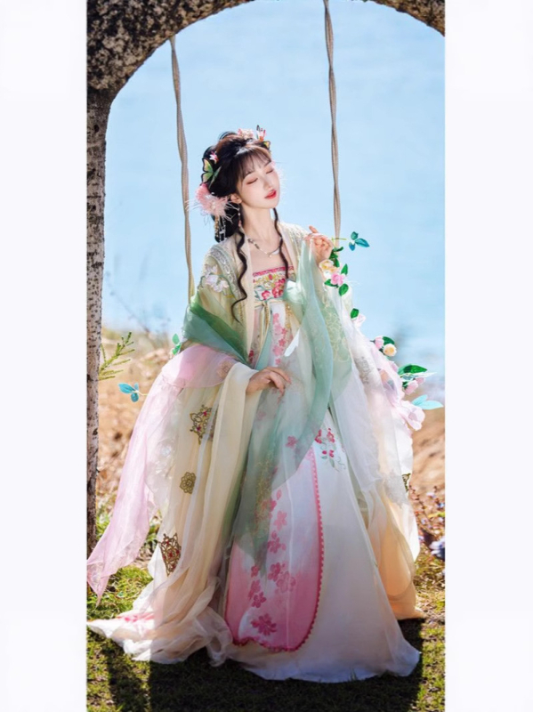 Hanfu set za proljeće i ljeto – 'Spring Dawn', Tang stil ruqun s izvezenim širokim rukavima