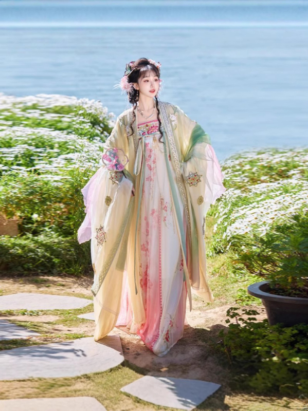 Hanfu set za proljeće i ljeto – 'Spring Dawn', Tang stil ruqun s izvezenim širokim rukavima