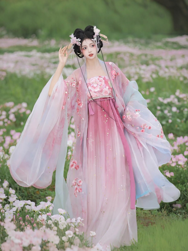 Ženski Hanfu set u Tang stilu: izvezen bluza s širokim rukavima i ruqun suknja s gradijentom sakura cvjetova, eteričan proljetno-ljetni stil.