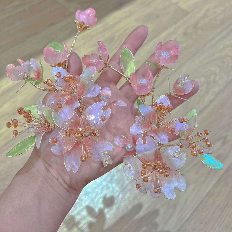 Clamă roz florală pentru Hanfu – accesoriu de păr din rășină cu flori și ciucuri