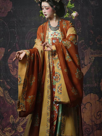 Ženska haljina inspirirana Tang dinastijom, s izvezenim detaljima i širokim rukavima, motiv Dunhuang kulturnog nasljeđa, za svakodnevno nošenje u proljeće i ljeto.