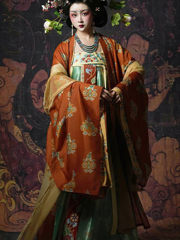 Ženska haljina inspirirana Tang dinastijom, s izvezenim detaljima i širokim rukavima, motiv Dunhuang kulturnog nasljeđa, za svakodnevno nošenje u proljeće i ljeto.