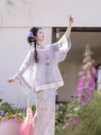 Izvorni Hanfu set u stilu Republike Kine s izvezenim tiskanim cheongsamom i topom s okruglim izrezom – elegantan nacionalni stil kompleta