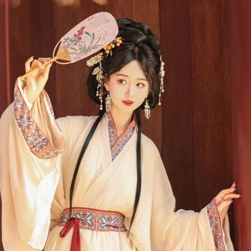 Nova Mengyu haljina u stilu Država koje su u ratu, restaurirana iz grobnice Ma Shan Chu, tradicionalni hanfu za odrasle s ravnim rukavima i dugim repom