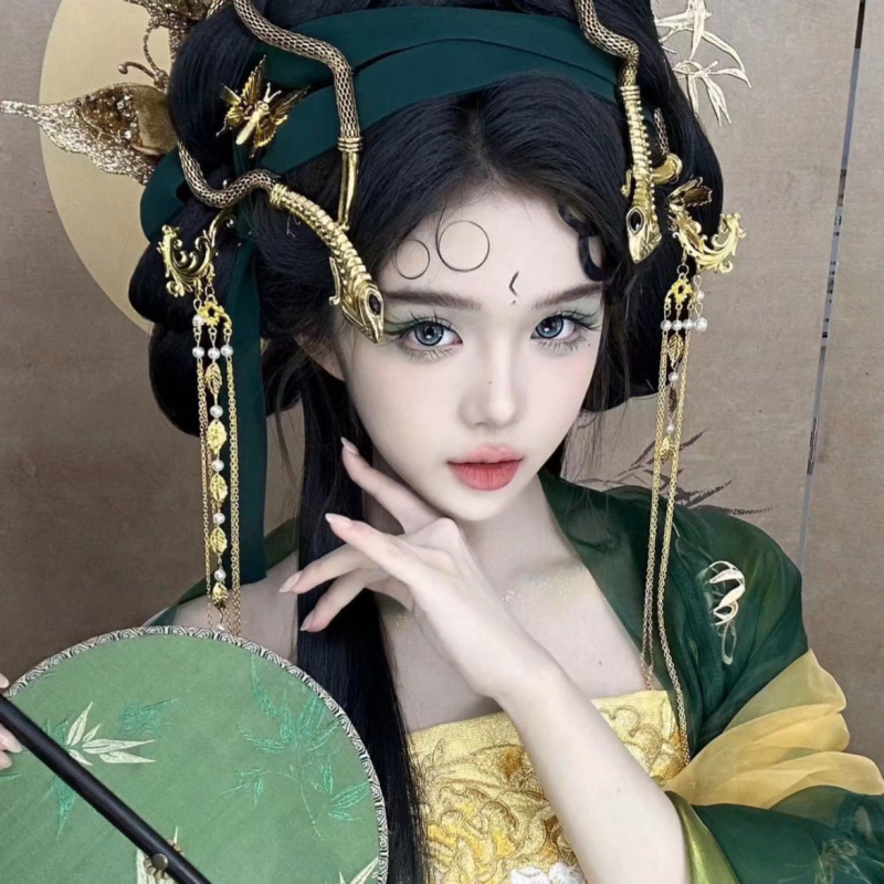 Shan Hai Ji Hanfu s zlatom nitom – ruha s brodom u zelenim zmijskim nijansama, dvostruki široki rukavi, četverodijelni set za proljeće i ljeto