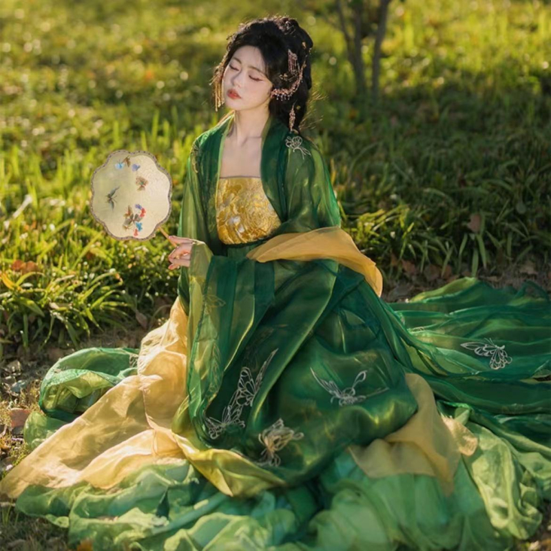 Shan Hai Ji Hanfu s zlatom nitom – ruha s brodom u zelenim zmijskim nijansama, dvostruki široki rukavi, četverodijelni set za proljeće i ljeto