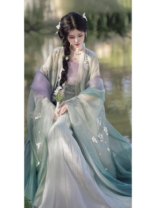 Ženski Hanfu set s gradientnim vezom: haljina do prsa, top s širokim rukavima i komad do struka, proljeće-ljeto.