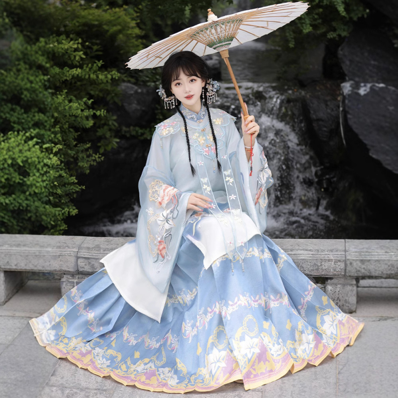 Lanxin Izvorni Hanfu: Ming stil s bogatim izvezom cvjetnog ukrasa za kosu, oblacni rameni, duga bluza s visokim ovratnikom, suknja s motivom konjske glave — set