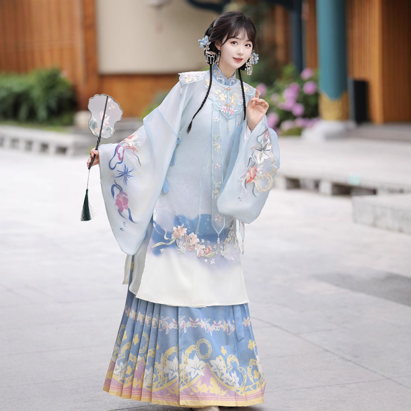 Lanxin Izvorni Hanfu: Ming stil s bogatim izvezom cvjetnog ukrasa za kosu, oblacni rameni, duga bluza s visokim ovratnikom, suknja s motivom konjske glave — set