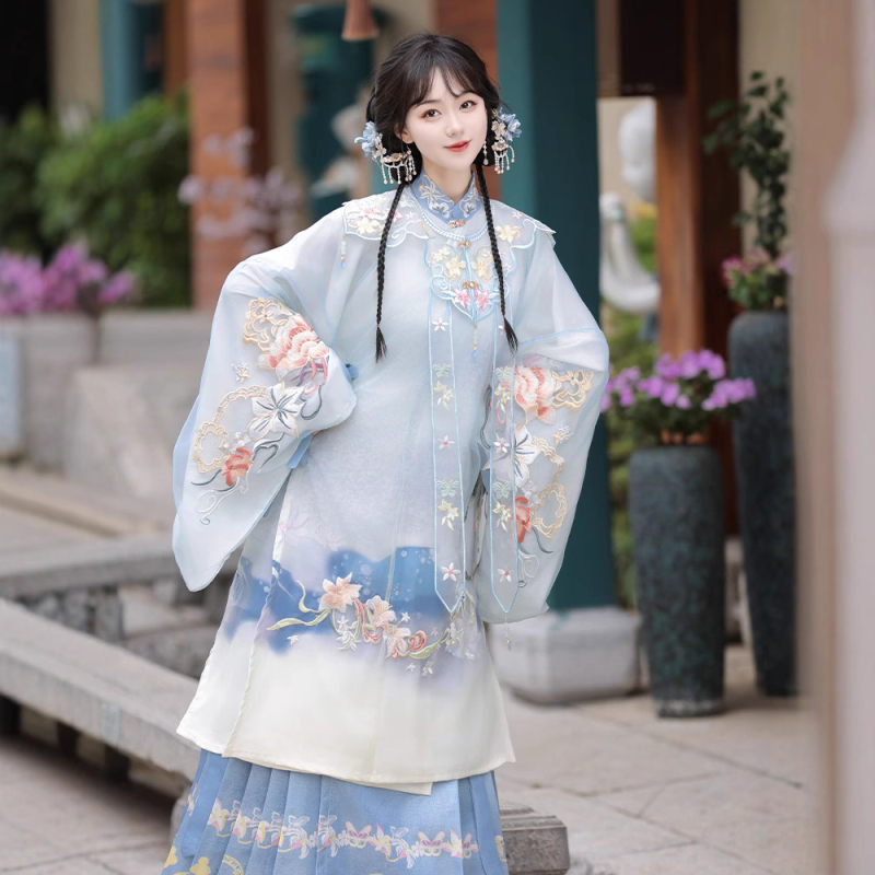 Lanxin Izvorni Hanfu: Ming stil s bogatim izvezom cvjetnog ukrasa za kosu, oblacni rameni, duga bluza s visokim ovratnikom, suknja s motivom konjske glave — set