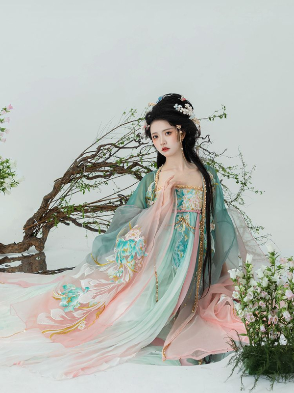 Ženski hanfu set 2026 proleće–jesen, top dužine do prsiju s širokim rukavima i izvezenim detaljima