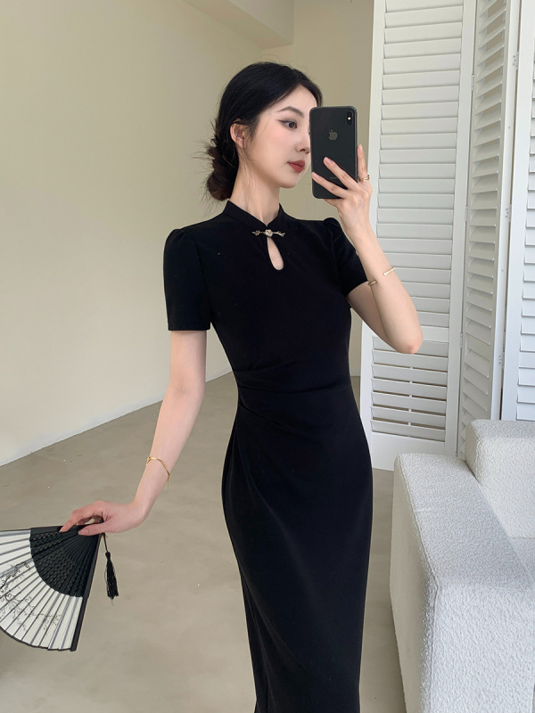 Crna ženska haljina u kineskom stilu cheongsam, kratki rukavi, ljetni model 2024, naglašena linija struka, duga haljina, mala veličina