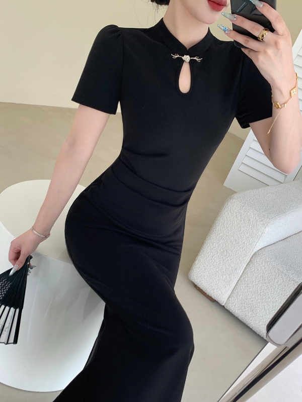 Crna ženska haljina u kineskom stilu cheongsam, kratki rukavi, ljetni model 2024, naglašena linija struka, duga haljina, mala veličina