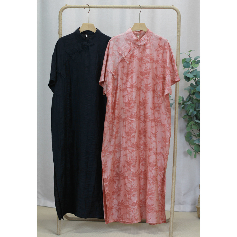 Ravna haljina u kineskom stilu qipao s stoječim ovratnikom i nagnutim preklopom na kopčanje, kratki rukavi, cvjetni jacquard od Tencela