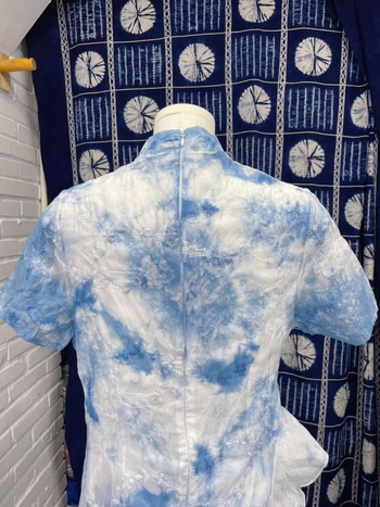 Duga haljina u stilu cheongsam s biljnom tie-dye bojom, ručno izrađena, kineski stil, retro, s disk kopčama