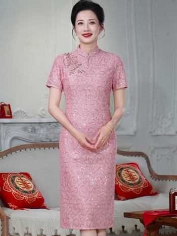 Nova kineska qipao haljina s visokim ovratnikom, ružičasta čipka, uski kroj, midi duljina, proljeće-ljeto, retro inspiriran stil