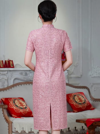 Nova kineska qipao haljina s visokim ovratnikom, ružičasta čipka, uski kroj, midi duljina, proljeće-ljeto, retro inspiriran stil