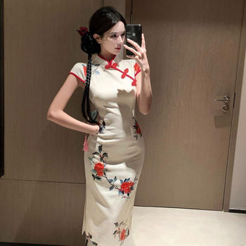 Ženska haljina u stilu cheongsam, ljeto 2025, kineski retro stil, cvjetni otisak, uski kroj, visok ovratnik, kratki rukavi, poliester