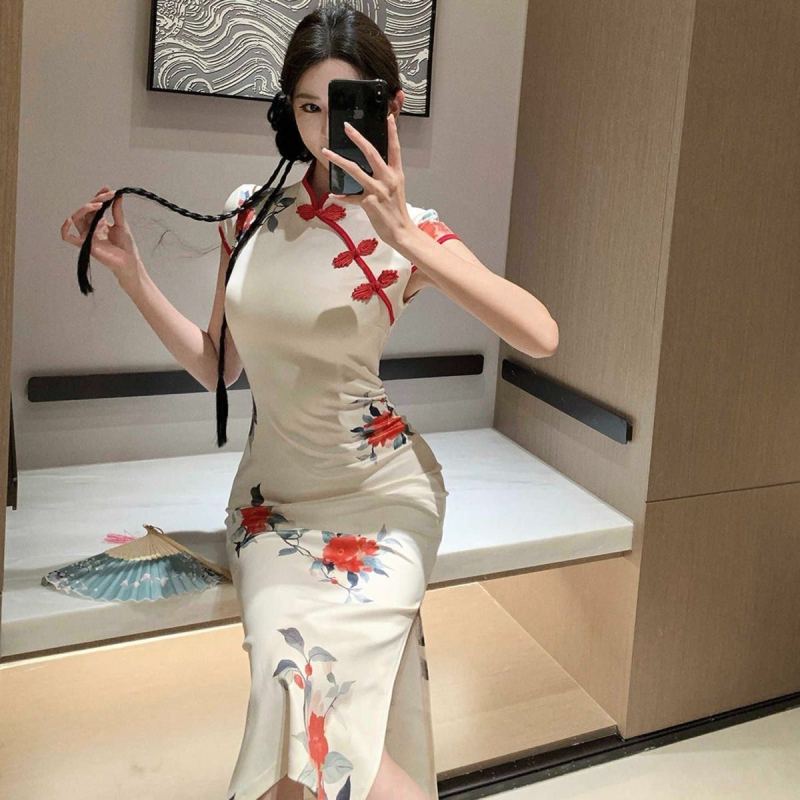 Ženska haljina u stilu cheongsam, ljeto 2025, kineski retro stil, cvjetni otisak, uski kroj, visok ovratnik, kratki rukavi, poliester