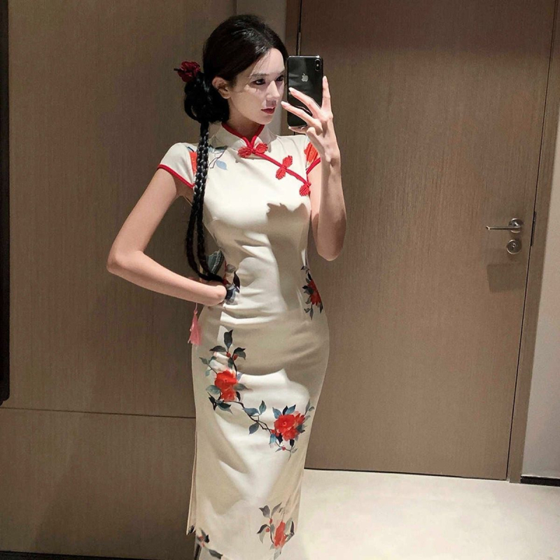 Ženska haljina u stilu cheongsam, ljeto 2025, kineski retro stil, cvjetni otisak, uski kroj, visok ovratnik, kratki rukavi, poliester