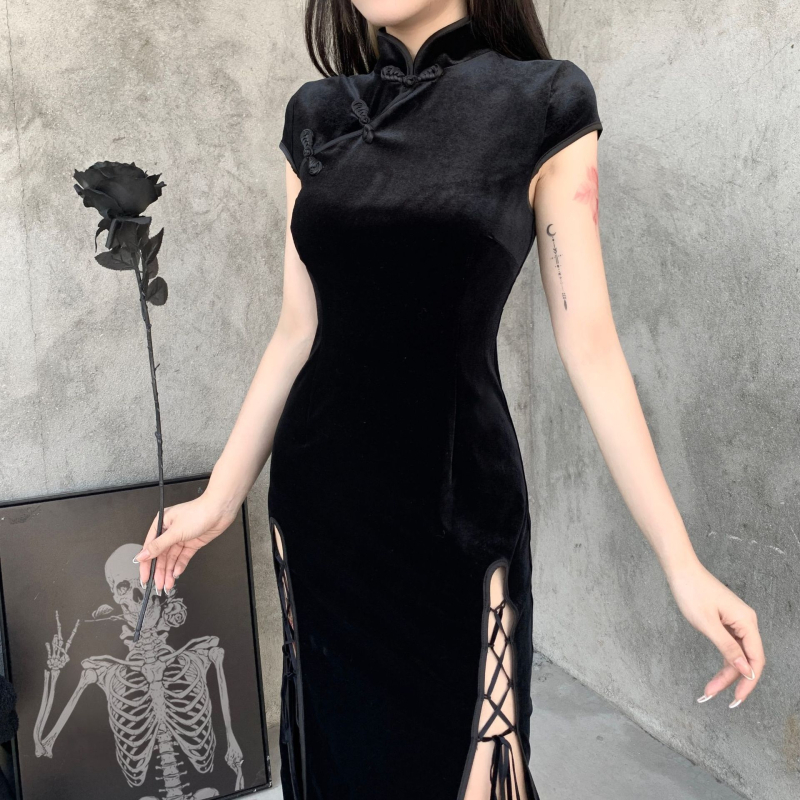 Crna retro haljina u stilu kineske tradicije, ljetni model 2025, elegantan uski kroj sa prorezom.