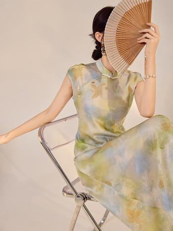Retro kínai stílusú, magas minőségű Qipao ruha álló gallérrel, virágos nyomattal, karcsúsított szabás, hosszú szoknyával, kód N5008