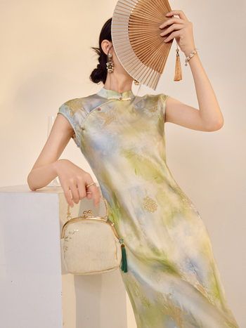Retro kínai stílusú, magas minőségű Qipao ruha álló gallérrel, virágos nyomattal, karcsúsított szabás, hosszú szoknyával, kód N5008